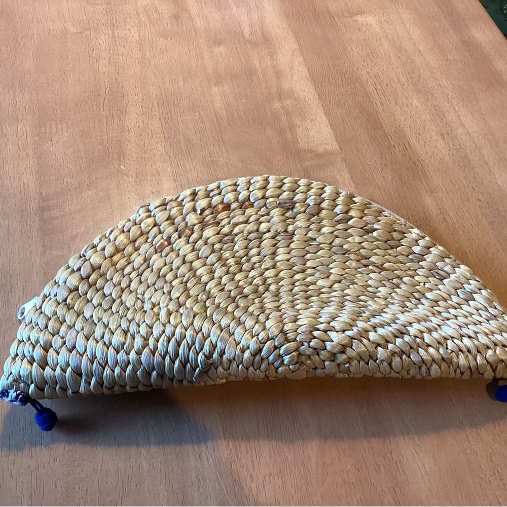 Straw Clutch - Picture 2 of 3